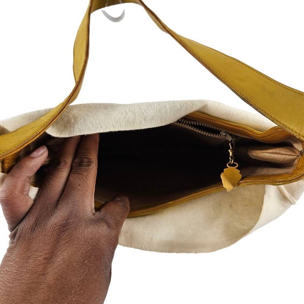 Very Rare Tan Vintage Gucci Collector Bag with Gold Wrap Around Bar Hardware - Picture 8 of 12